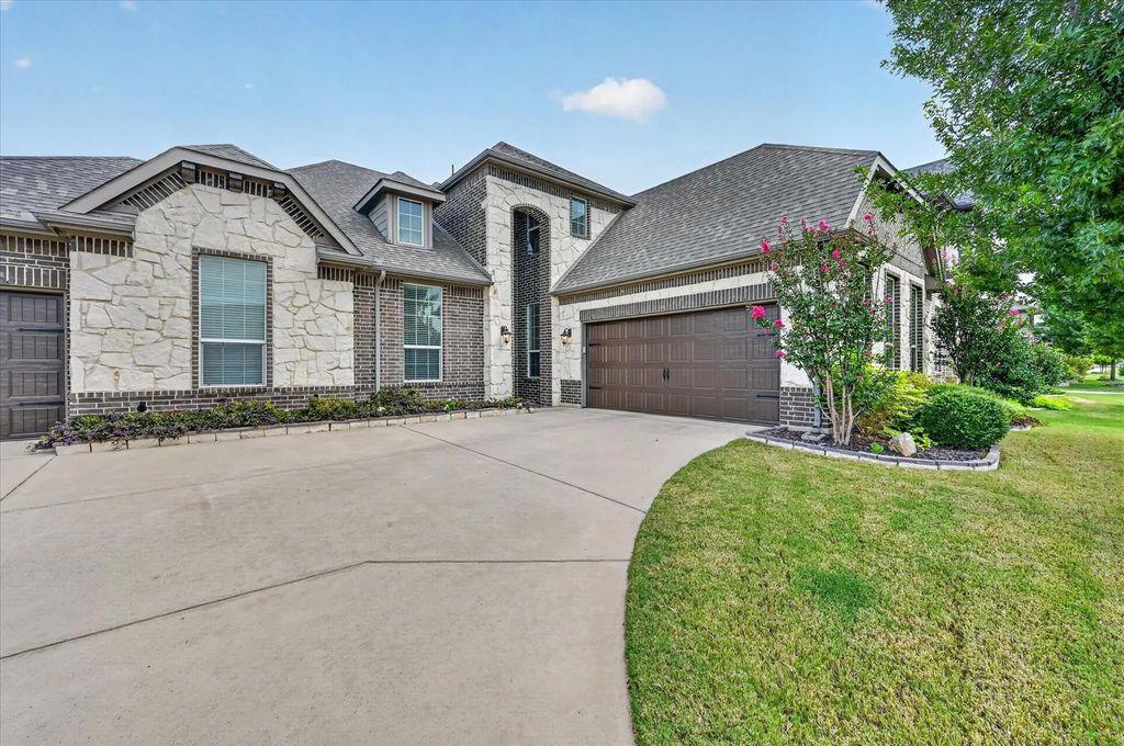 1025 Claystone Ridge, Fort Worth