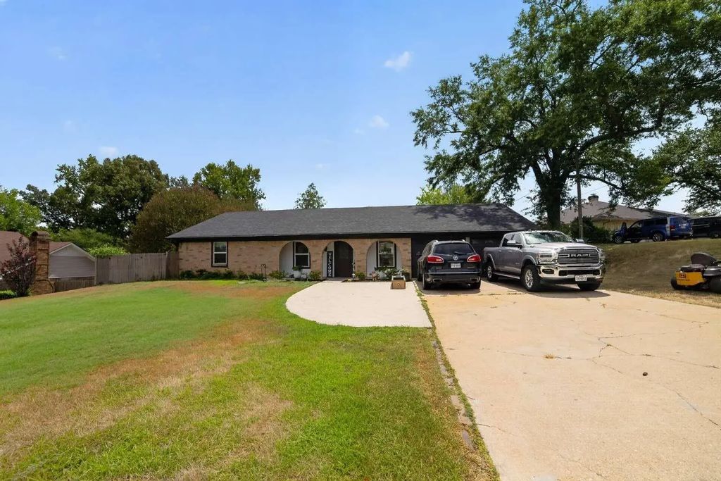 1002 Forest Hills Street, Gladewater
