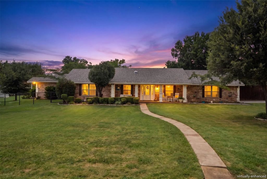 301 Meadow Knoll Drive, Double Oak