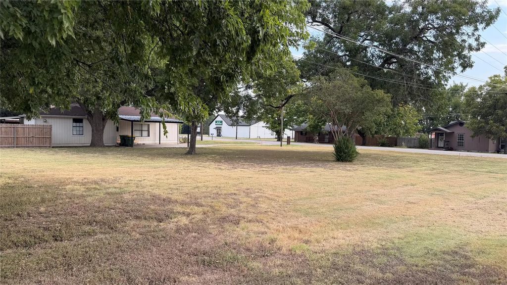 204 N 5th, Godley