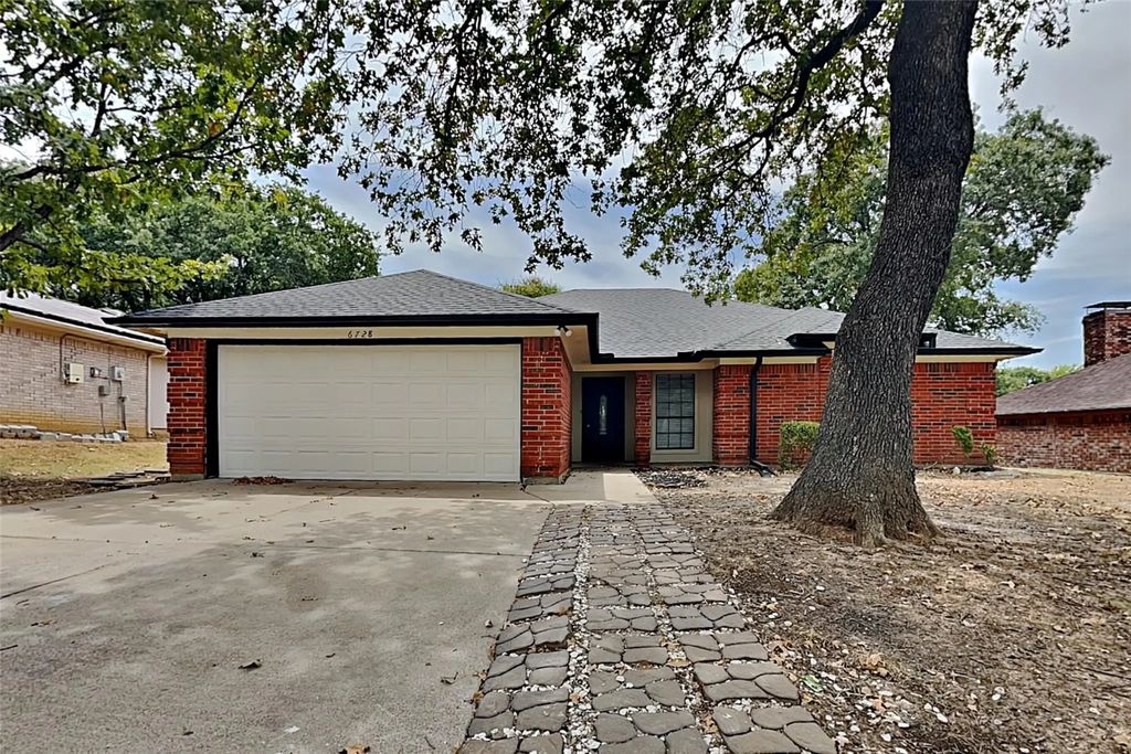 6728 Parkwood Drive, North Richland Hills