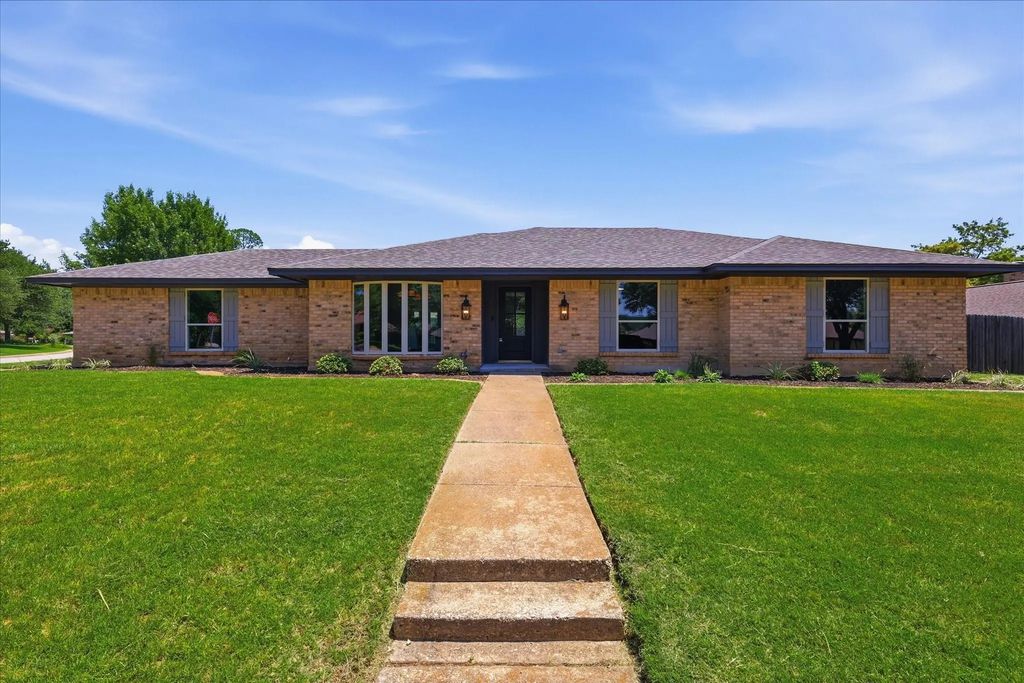 3920 Felisa Place, Fort Worth