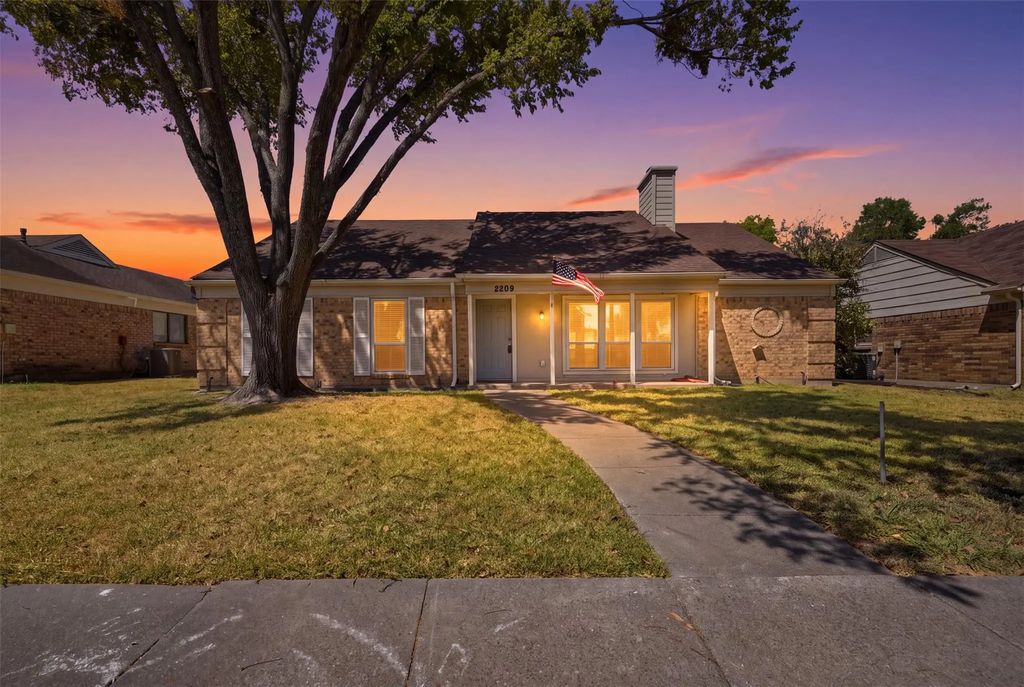 2209 Salerno Drive, Mesquite
