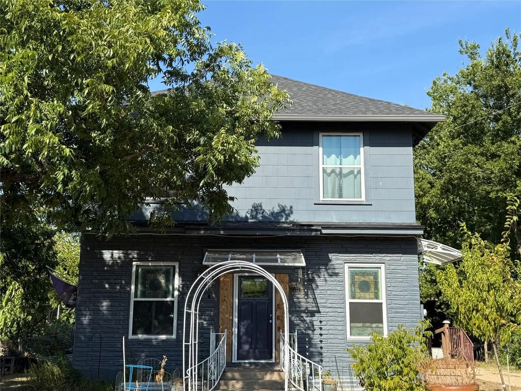 2223 N 6th Street, Waco