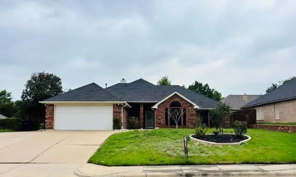 432 Shelby Drive, Burleson