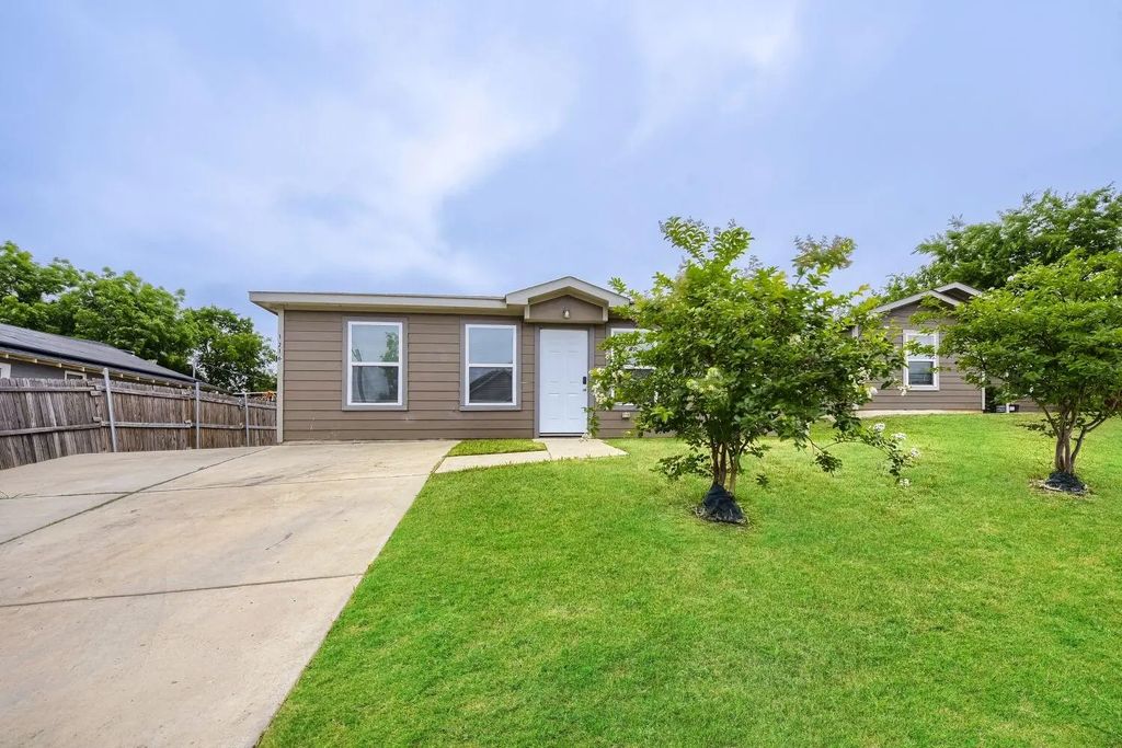 1216 E Powell Avenue, Fort Worth