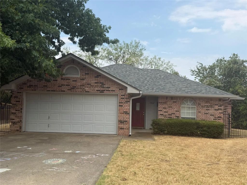 1302 Pamela Drive, Weatherford