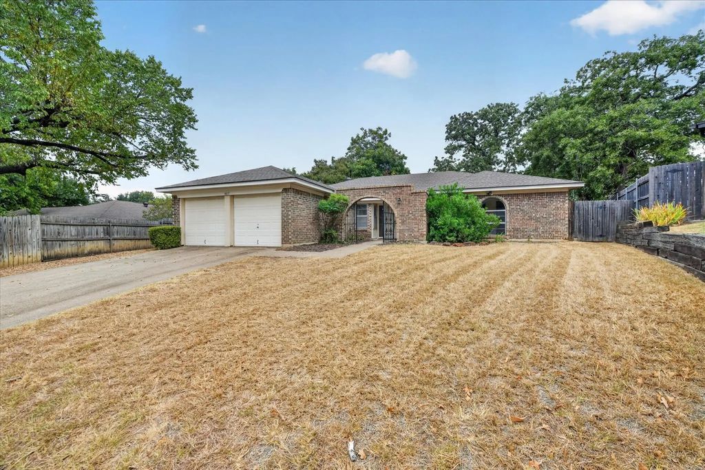 1617 Bent Oak Drive, Bedford