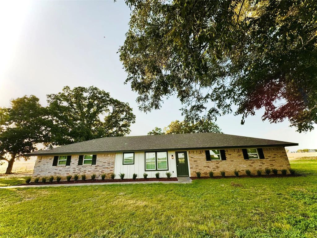 1401 Fm 1243, Brandon