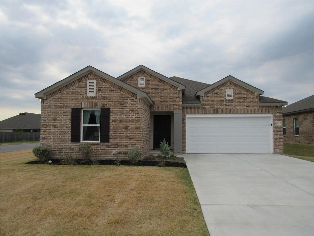 11437 Themis Court, Lorena