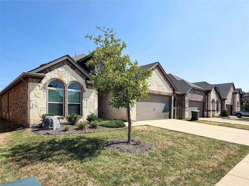 10809 Table Bluff Street, Aubrey