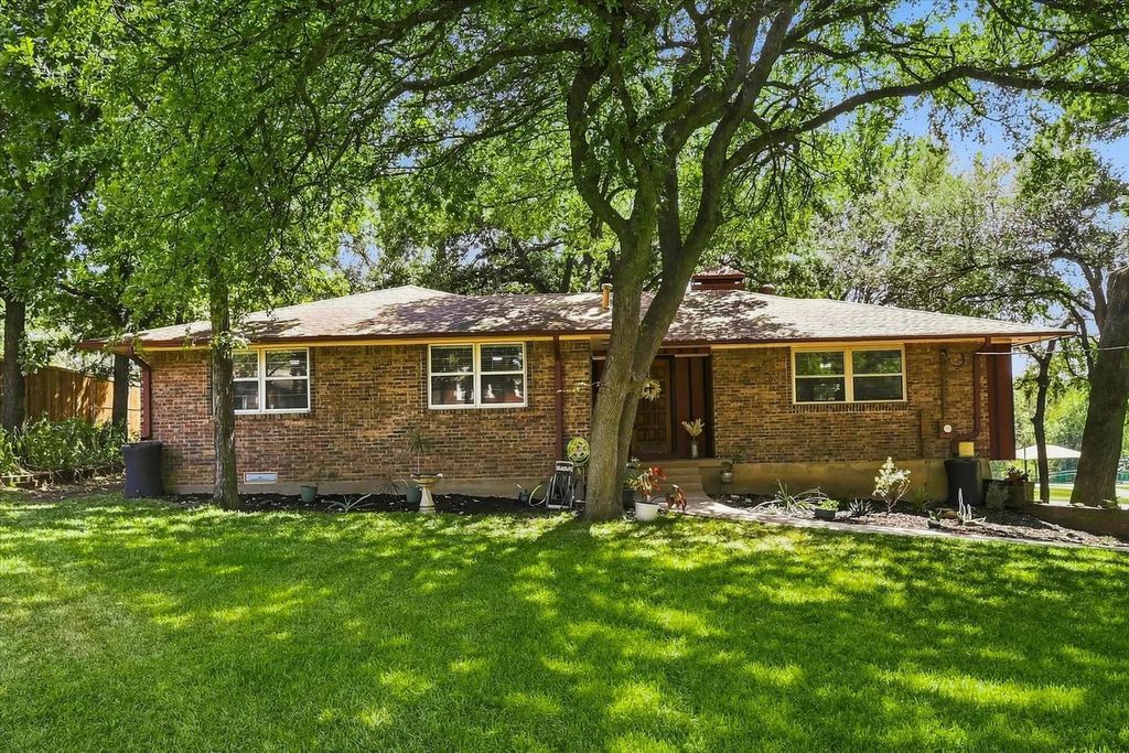 257 Oak Street, Highland Village