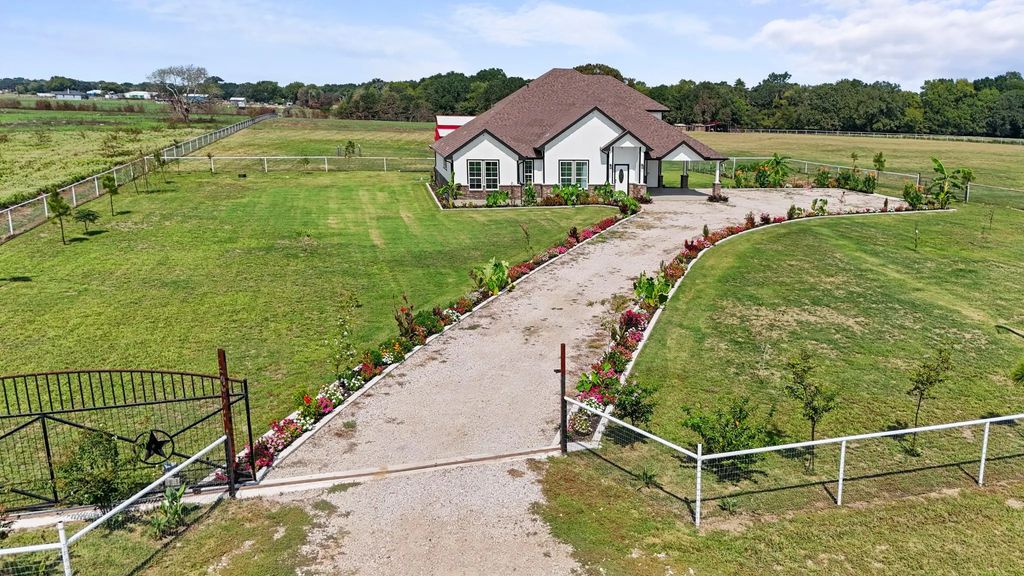 233 Private Road 7786, Wills Point