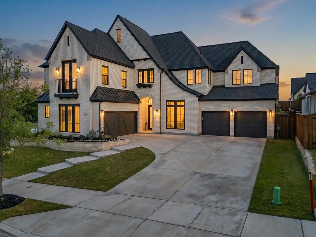 2216 Winding Creek Circle, Fort Worth