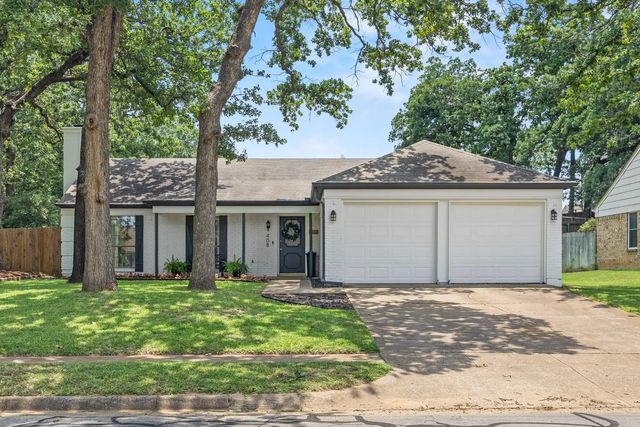 408 Thorn Wood Drive, Euless