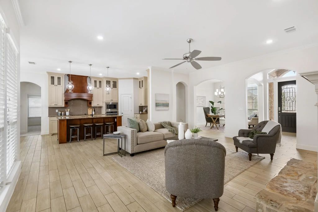 10909 Chriswood Drive, Crowley