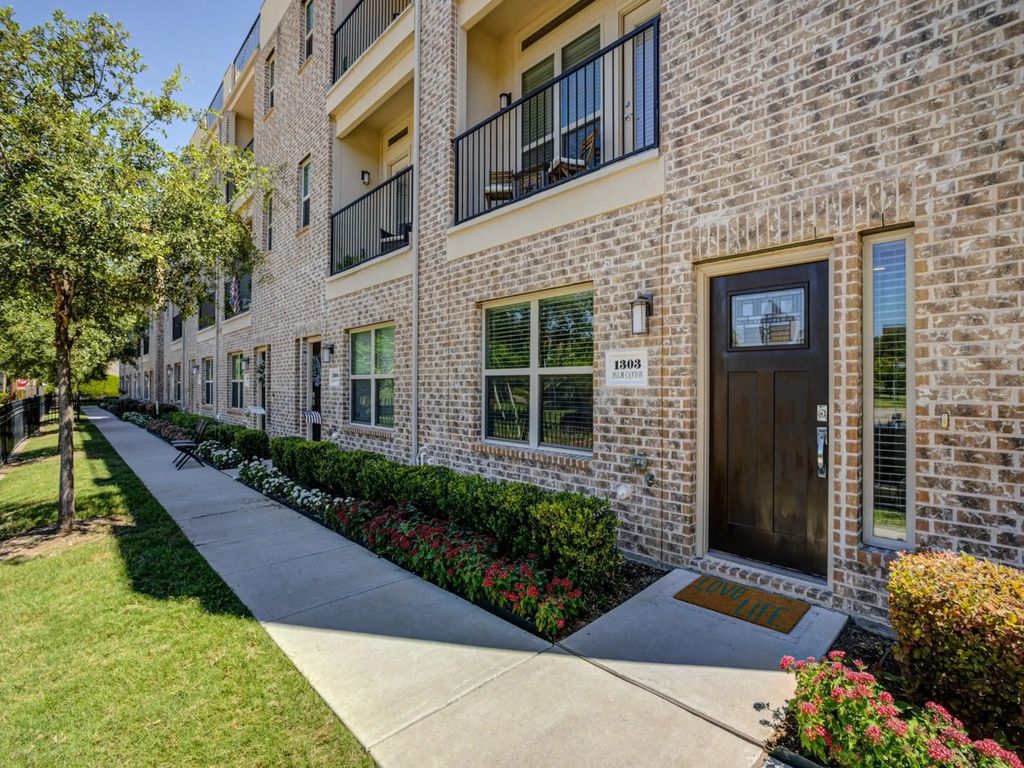 1303 Palm Canyon Drive, Dallas