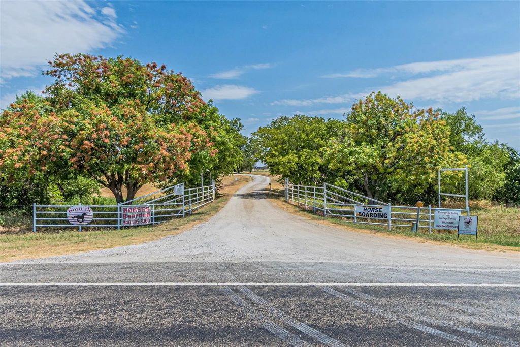 12146 Fm2450 Highway, Sanger