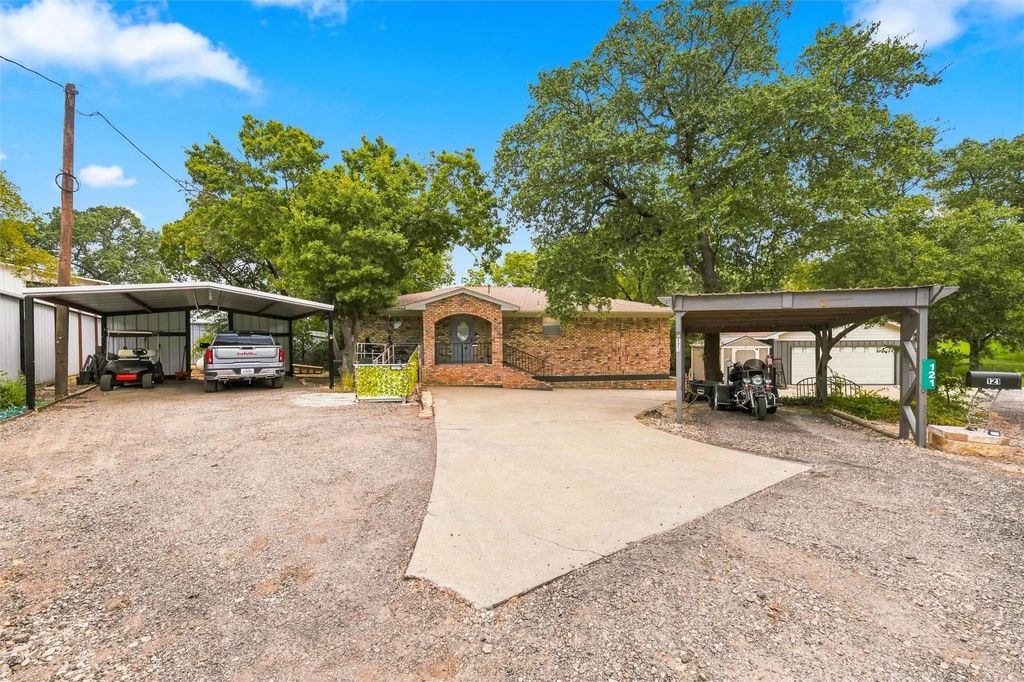 121 County Road 1740a, Clifton