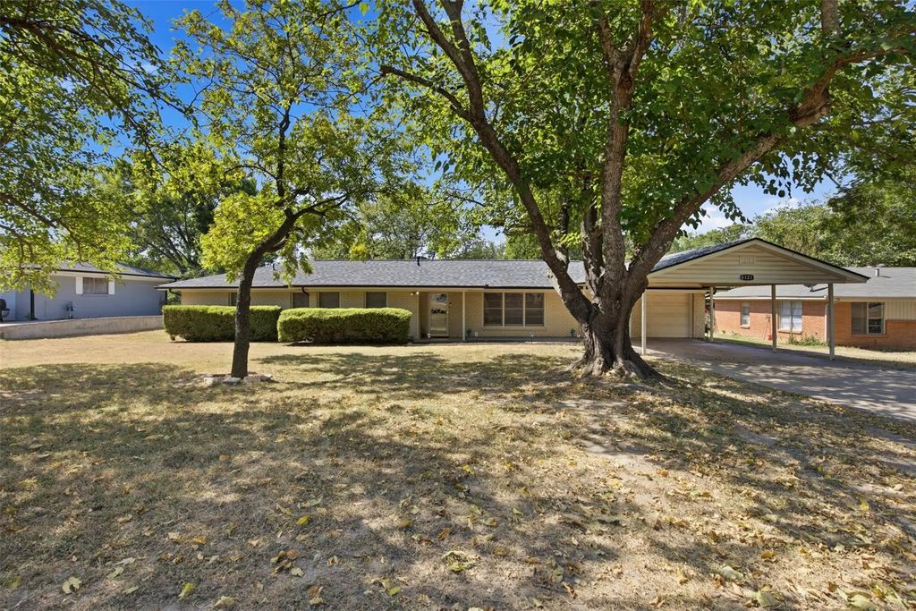 6121 Ten Mile Bridge Road, Fort Worth