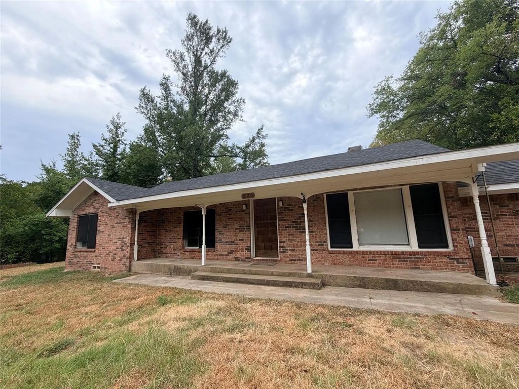 226 County Road 4244, Pittsburg