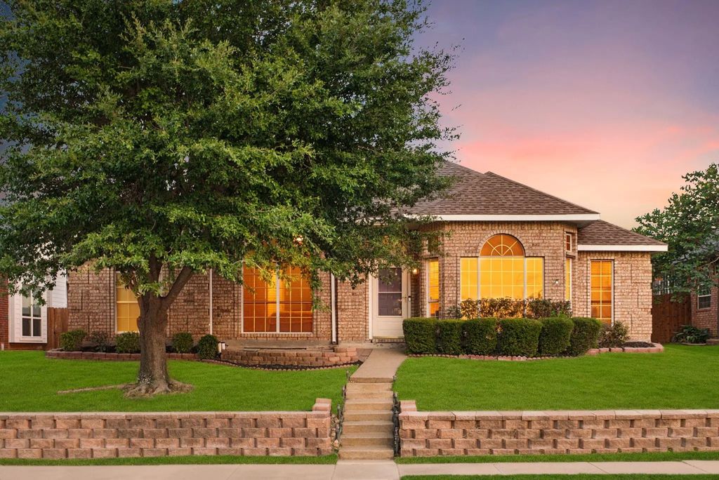 5084 Lakeshore Boulevard, The Colony