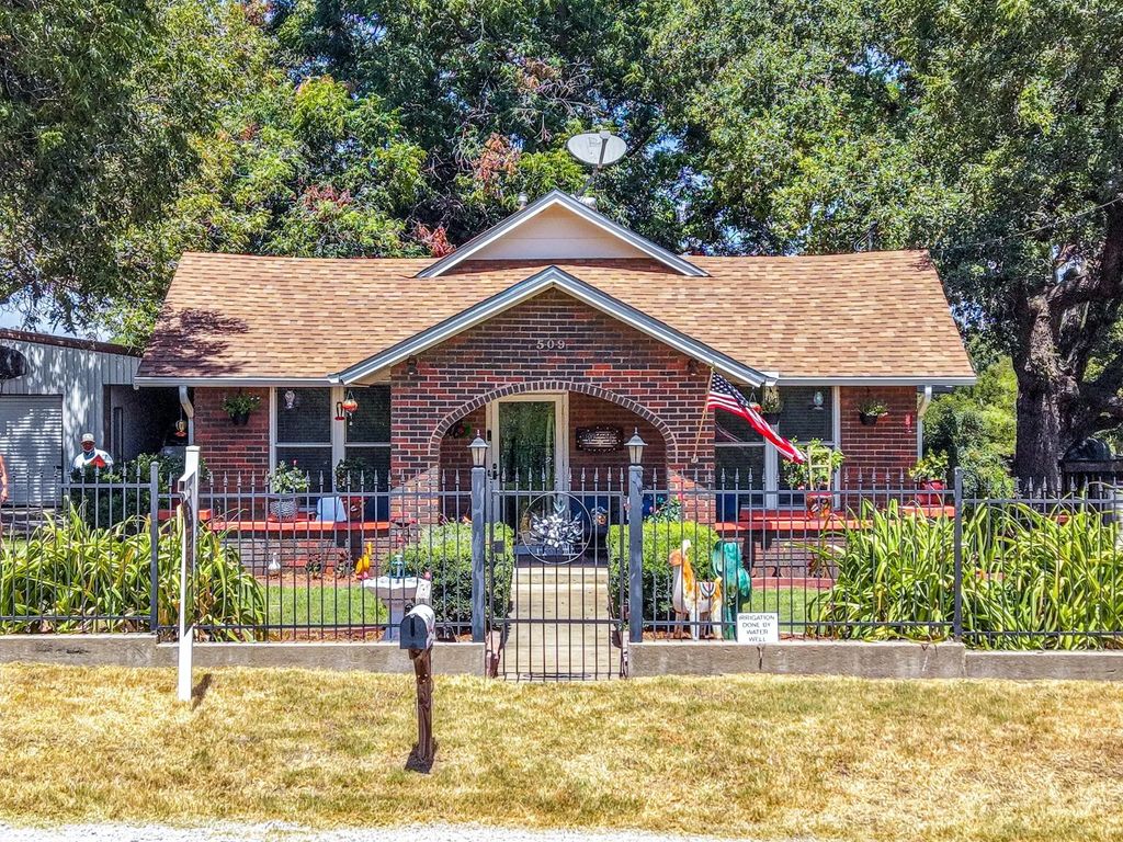 509 E Almante Avenue, De Leon