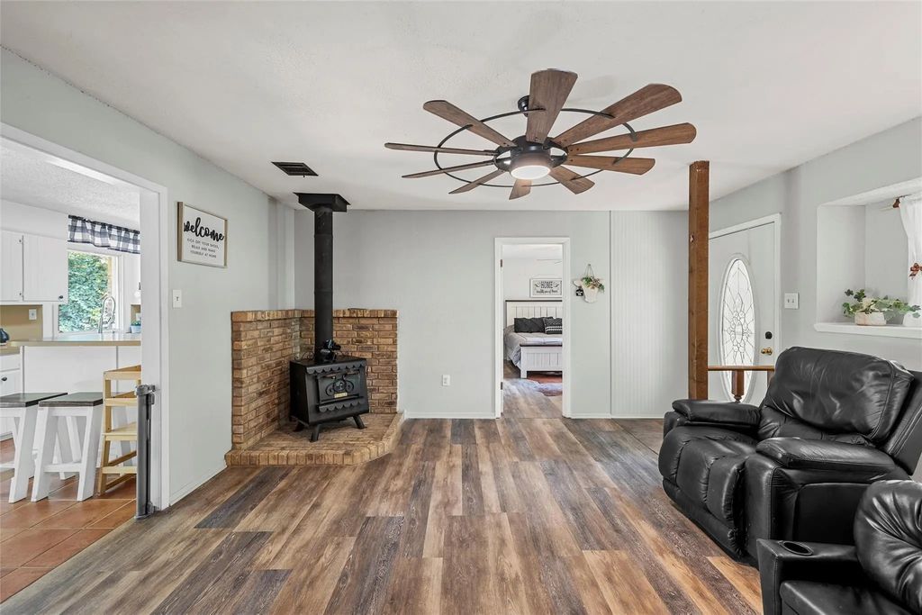 611 Rosenthal Road, Lorena