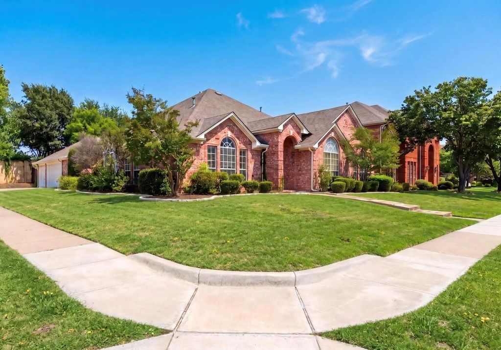 1605 Pleasant Run, Keller
