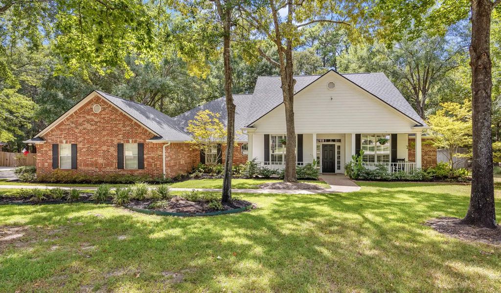 17820 Oak Forest Drive, Flint