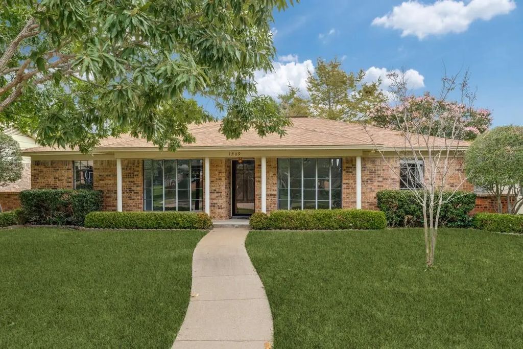 1509 Trowbridge Street, Garland