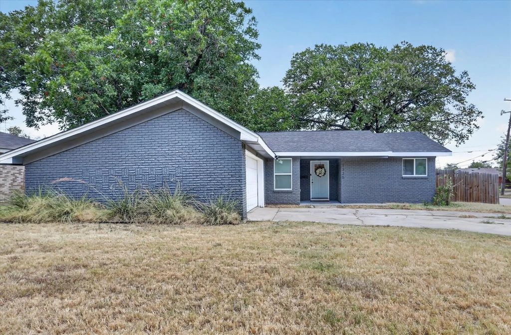 1325 Cloverdale Drive, Fort Worth