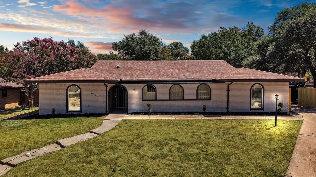 6617 Sabrosa Court W, Fort Worth