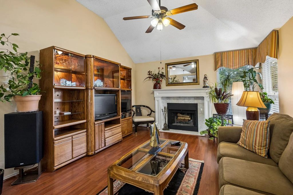 707 Meadowcreek Court, Garland