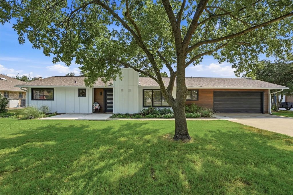 722 Kiowa Drive W, Lake Kiowa