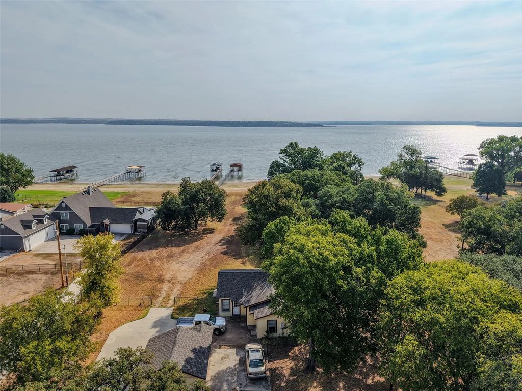 220 N Broadway Road, Azle