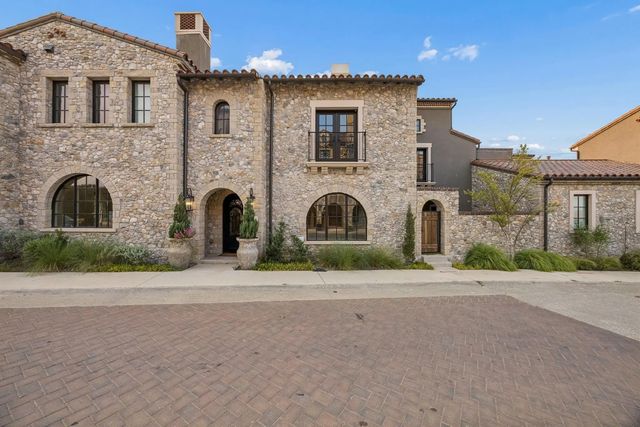 74 Cortes Drive, Westlake