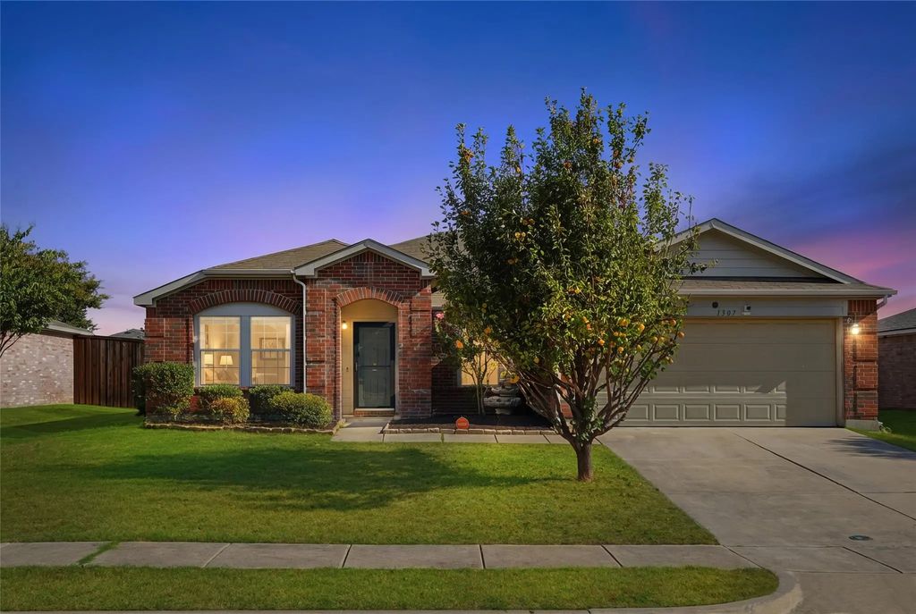 1307 Eagles Nest Trail, Krum