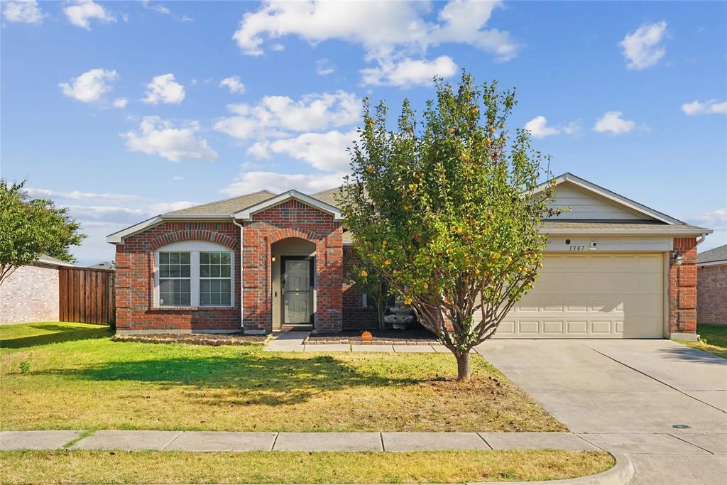 1307 Eagles Nest Trail, Krum