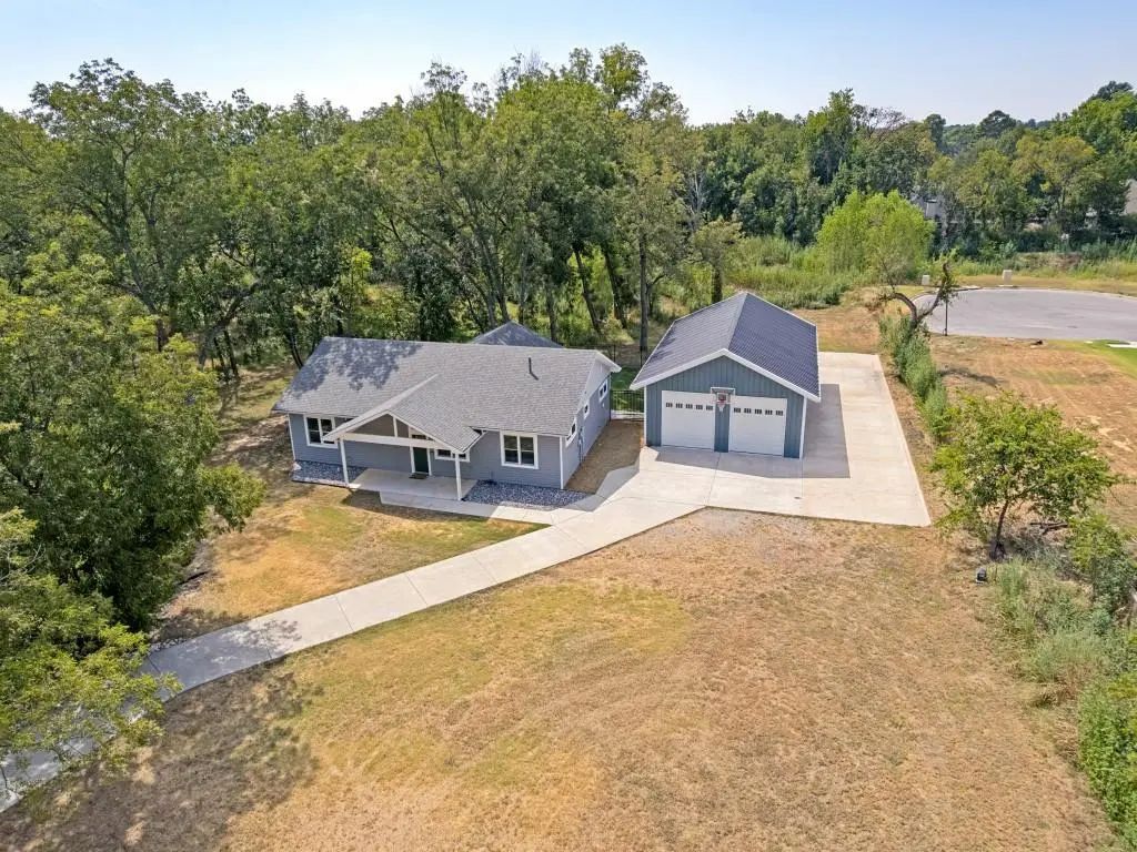 2530 Flora Lane, Denison