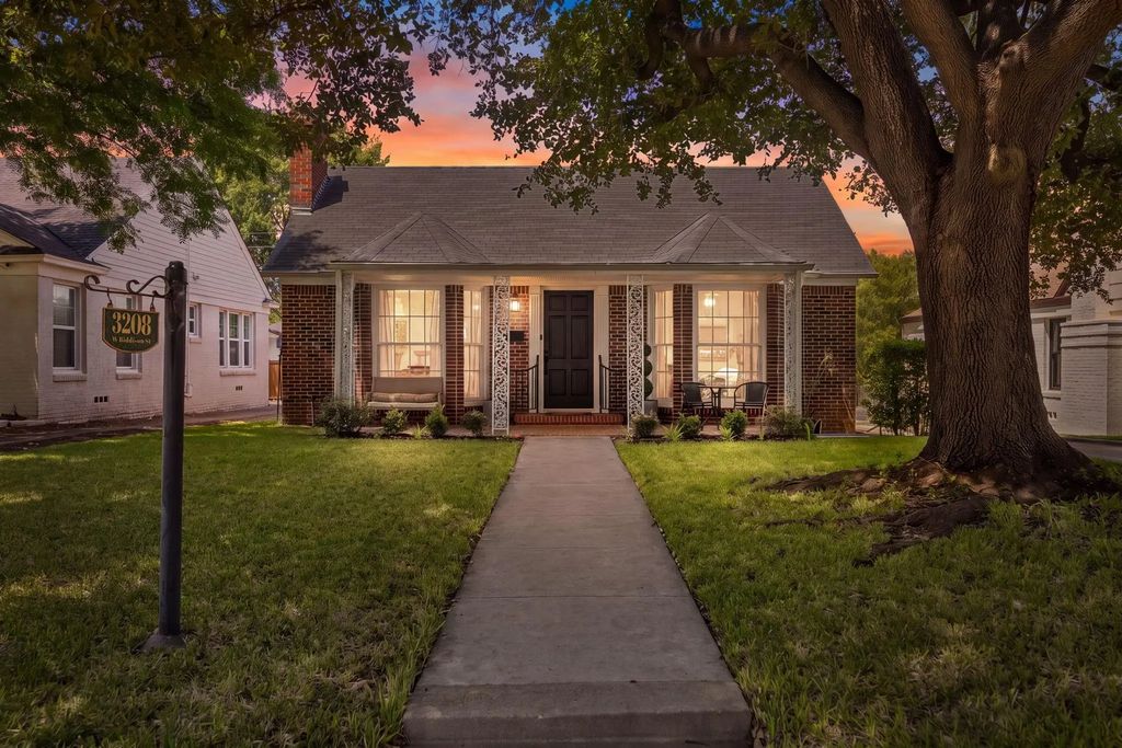 3208 W Biddison Street, Fort Worth