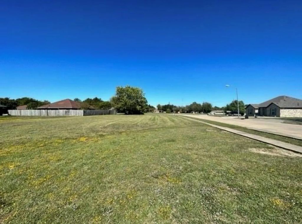 904 Enlow Circle, Commerce