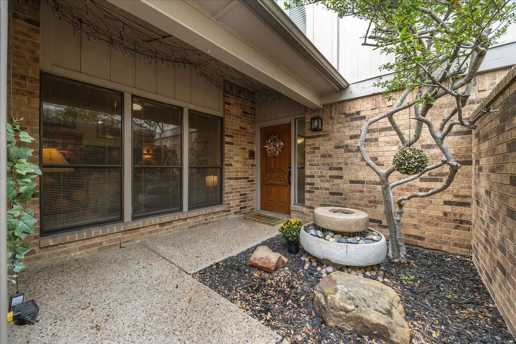 12277 Montego Plaza, Dallas