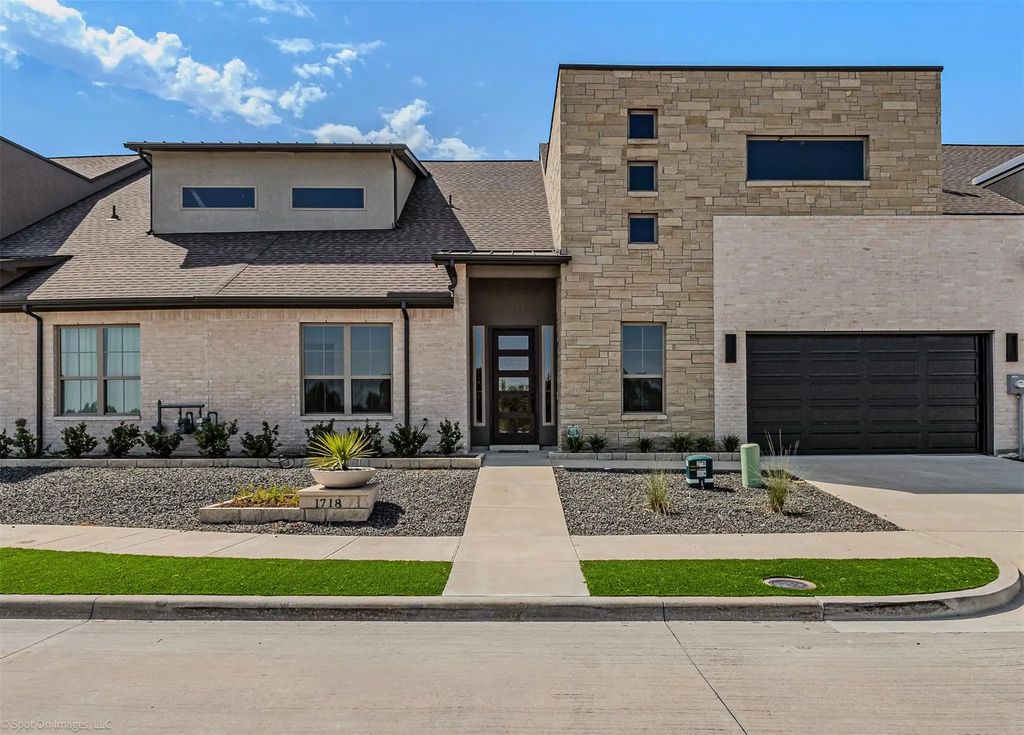 1718 Governors Boulevard, Heath