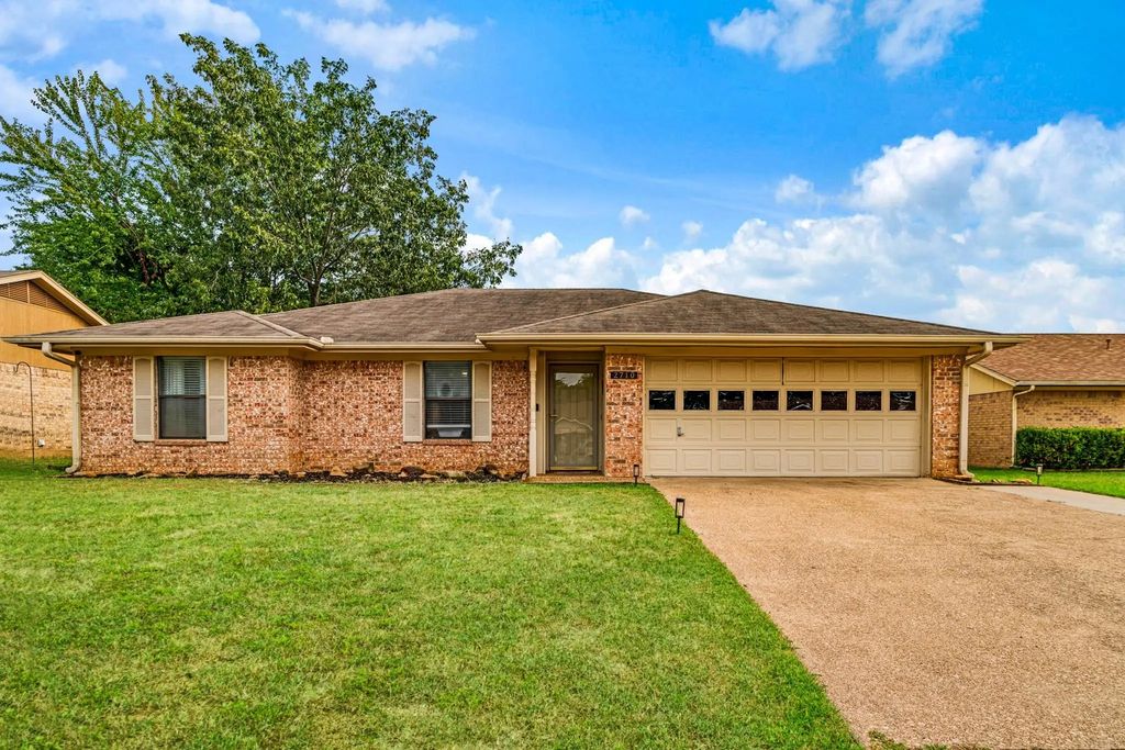 2710 Ballard Drive, Paris
