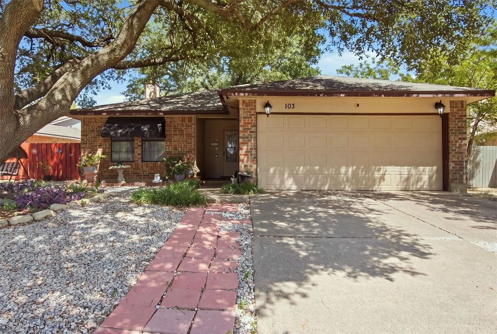 103 Caprock Drive, Arlington