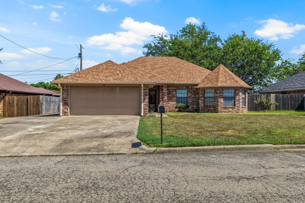 1100 Markeda, Sulphur Springs