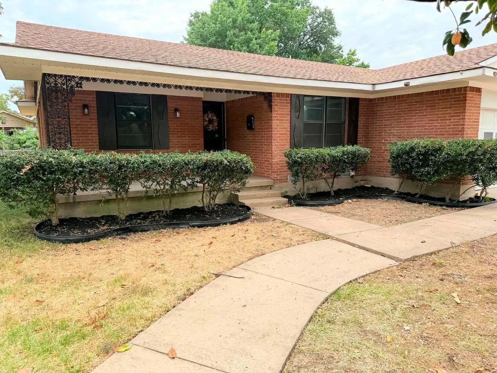 1314 Charleston Drive, Garland
