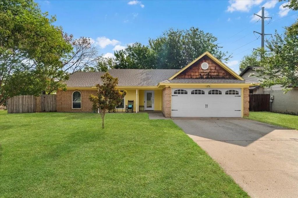 3032 Oak Valley Drive, Bedford