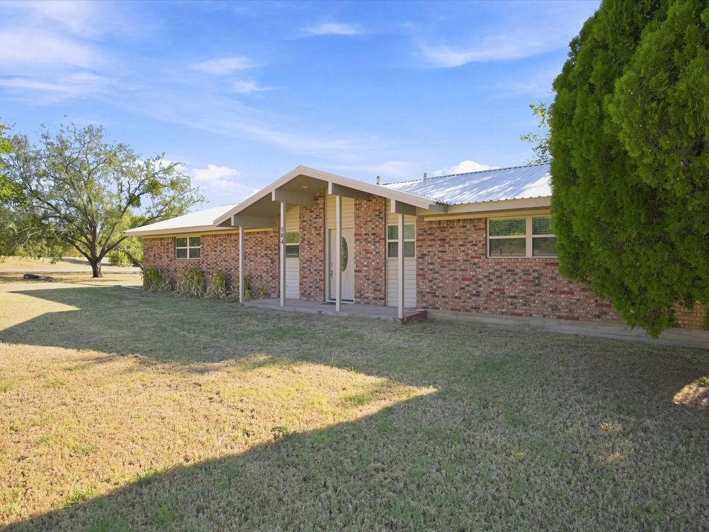 584 Hwy 16 N, Graham